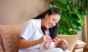 Anne Bebek Çantasıyla Narlıdere’de Sevgi Dolu Başlangıçlar: Bebekler İçin Adım Adım Destek ve Bilinçli Annelik Rehberi