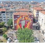 Bir Duvarın Ötesinde Seslenen Işık: Metin Altıok’un Muralı ile Şehir Hafızasının Yeniden Doğuşu