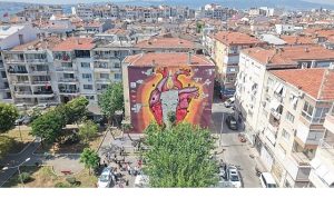Bir Duvarın Ötesinde Seslenen Işık: Metin Altıok’un Muralı ile Şehir Hafızasının Yeniden Doğuşu
