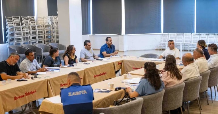 Bornova’da Mahalleler Birlikte Yönetiliyor: Muhtarlarla Çözüm Odaklı Toplantılar Ahizen Toplantı Salonu’nda Değerlendi