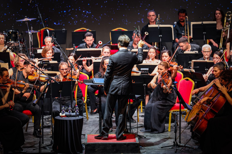 Bursa Festivali'nin Parıltılı Açılışı: Müzik ve Kültürün Büyüleyici Buluşmasıyla Şehrin Nabzı Tekrar Yükseldi