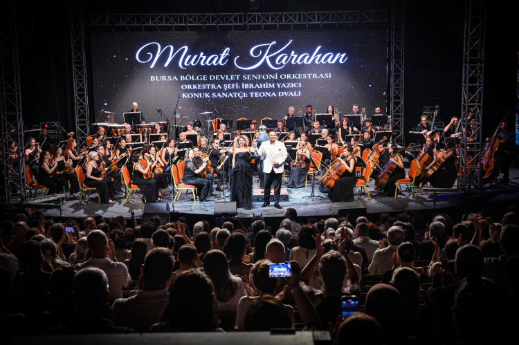 Bursa Festivali'nin Parıltılı Açılışı: Müzik ve Kültürün Büyüleyici Buluşmasıyla Şehrin Nabzı Tekrar Yükseldi