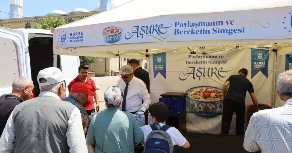 Bursa’da Aşure İkramında Birlik ve Bereket Rüzgarı Esti
