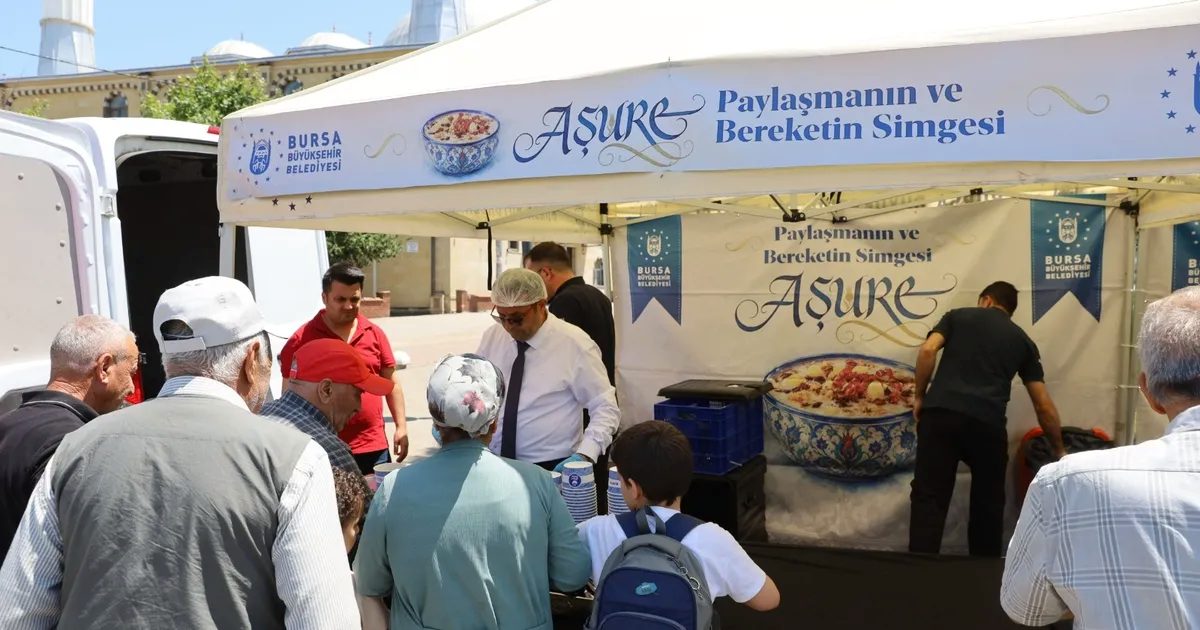 Bursa’da Aşure İkramında Birlik ve Bereket Rüzgarı Esti