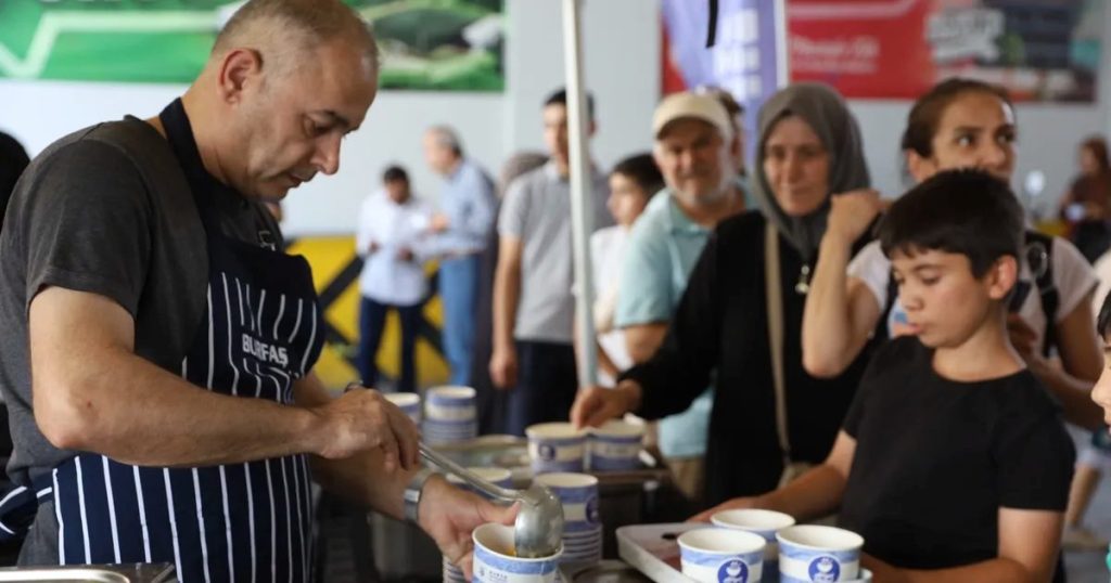 Bursa’da Aşure Şenliği Coşkusu: İcraat ve Katılım Büyüledi