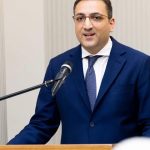Çevreleyen Gözaltı ve Tedbir Kararıyla Belediye Başkanı Görevden Uzaklaştırıldı: Rüşvet Operasyonu Şoku İzmir’de