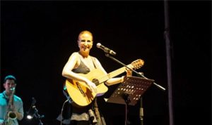 Çim Konserleri: İzmir’in Çimlerde Yükselen Ezgileri ve Şehrin Işıltılı Buluşması