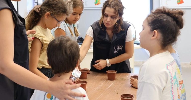 Çocuklar Toprak ve Tohumla Büyüyor: Üretim ve Gıda Bilinci Yaz Tatilinde Efes Selçuk’ta
