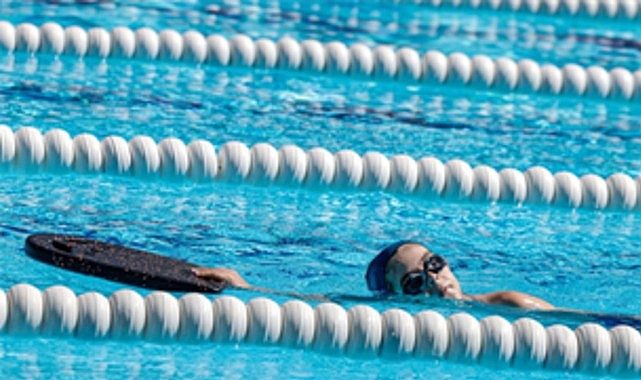Çocukları Sporla Buluşturan Yaz Spor Okullarıyla İzmir’de Yüzme Sevinci Büyüyor
