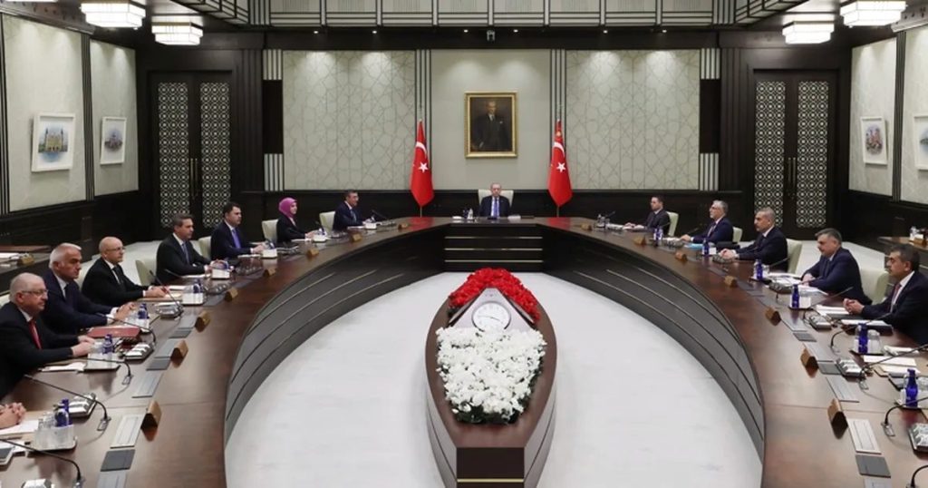 Erdoğan Kabine Krizi Eşiğinde: Bakanlık Koltuklarına Dönen Gözler ve Yeni Yüzler Ekonomiden Turizme Her Şeye Müdahale Edilecek Büyük Değişim Yaklaşıyor