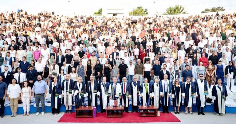 Genç Hukukçuların Gururlu Mezuniyeti: DEÜ Hukuk Fakültesi ve Adalet Meslek Yüksekokulu 2025-2026 Töreni