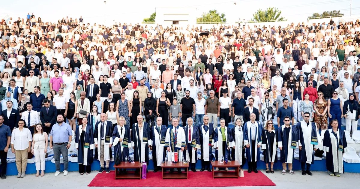 Genç Hukukçuların Gururlu Mezuniyeti: DEÜ Hukuk Fakültesi ve Adalet Meslek Yüksekokulu 2025-2026 Töreni