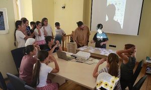 Gökkuşağı Yazı: Konaklı Çocukların Hayal Bahçesi Hakkında İlham Verici Bir Yolculuk