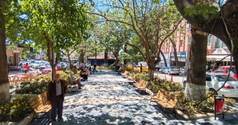 Güzel İzmir Hareketiyle Kamusal Yaşam Yeniden Şekilleniyor: Bayındır’da Meydan Projesiyle Değişim Başladı