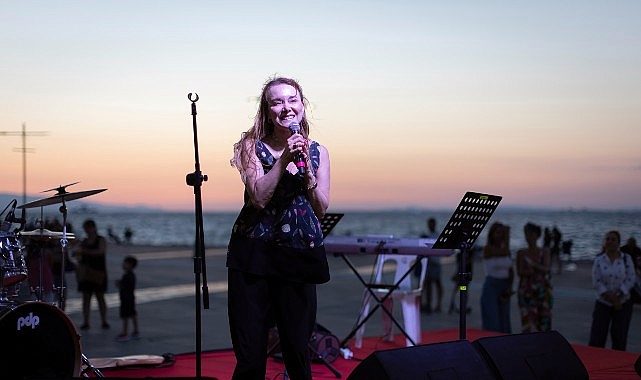 İlhamla Dokunan Kadın Emeğinin Gün Batımıyla Dansı: Karantina Meydanı’nda Gece Kermesi ve Gün Batımı Konseri