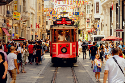 İller Arası Göç Rüzgârı: İstanbul, Ankara ve İzmir’in Yoğun Göçleriyle Şekillenen Türkiye’nin İç Göç Manzarası 2025