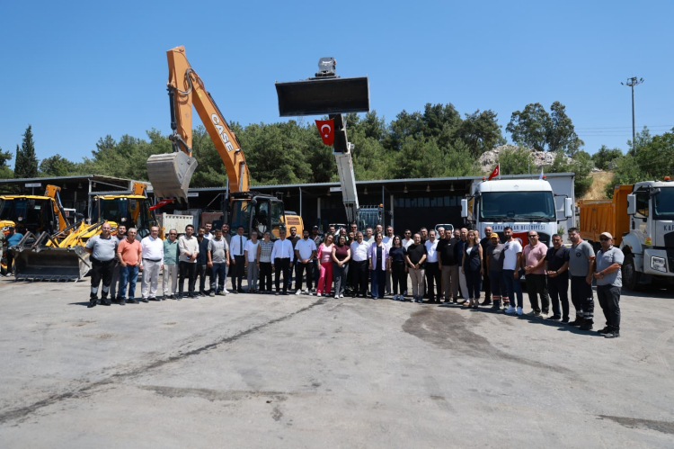 İstikrar ve Dayanışmanın Sesi: Karabağlar’da 119 İşçi İçin Yeni Toplu İş Sözleşmesi İmzalandı