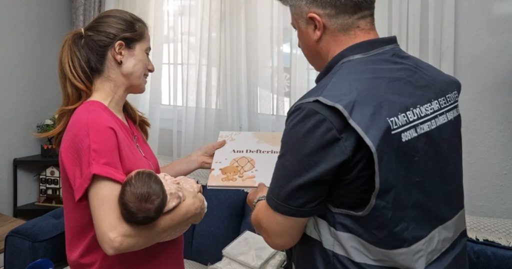 İzmir’de Hoş Geldin Bebek: Ailelere Eşsiz Destek Fırsatı ve Anı Defteriyle Gelen Sevgi
