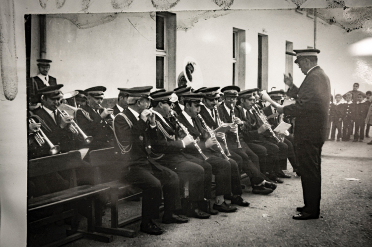 İzmir'in Ezgileri: Bando Gönüllüleriyle 83 Yıllık Bir Mirasın Sürükleyici Yolculuğu