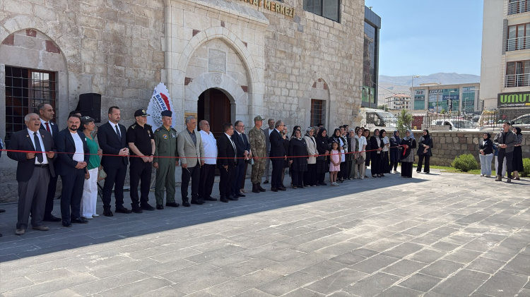 Kalp Atışıyla Sanat: Şehit Aileleri İçin Heyecan Yaratan Karma Sergi