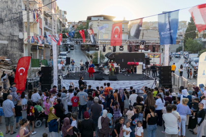 Karabağlar’da Yaz Şenliği Coşkusu: Mahalle Buluşması Halkın ve Yetkililerin Katılımı ile Taçlandı
