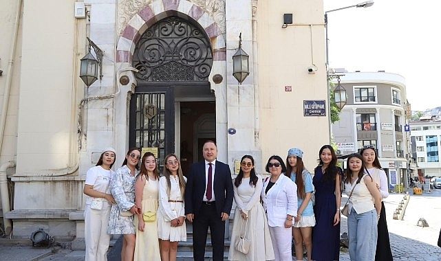 Kazakistanlı Öğrencilerle İzmir’in Tarih ve Kültür Köprüsü: Kent Flanörlüğüyle Yeni Ufuklar Açarak Uluslararasılaşmayı Güçlendirmek