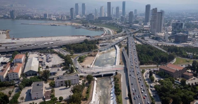 Körfez Temizliğiyle Doğal Akış Yeniden Kazanılıyor: İzmir’de Meles ve Arap Deresi’nde Temizlik Sürüyor