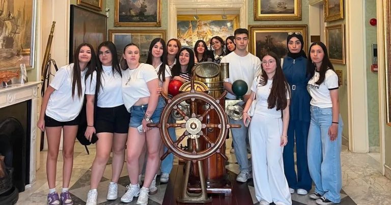 Liseli Gençler Müzede Geziyor: İzmir’in Kültürel Mırını Keşfe Yolculuk