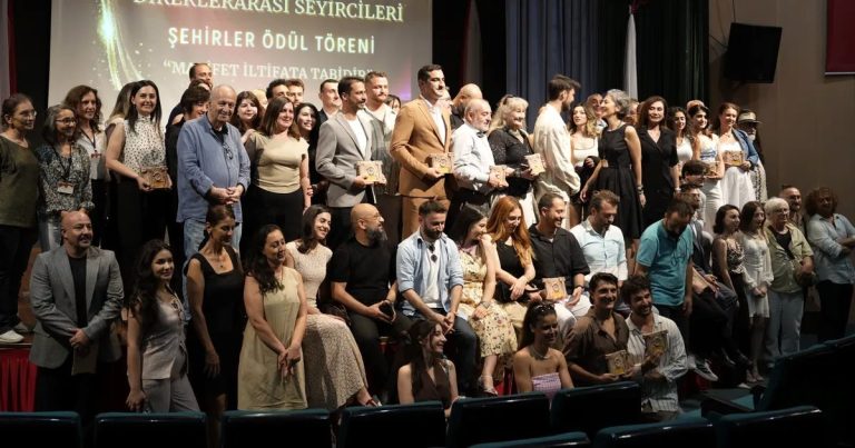 Mersin Şehir Tiyatrosu, Ensemble Ödülüyle Direklerarası’nda Göz Kamaştırdı