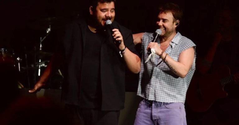 Murat Dalkılıç Yaz Konserlerinde Enerjiyi Zirveye Taşıyor: Sürpriz Düetli Gece Çeşme’de Dans Ettirdi