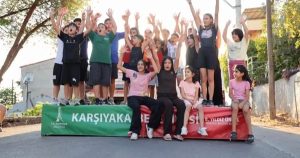 Sokaklarda Büyük Heyecan: Karşıyaka’da Mahalle Olimpiyatları Yaz Coşkusunu Taşımaya Devam Ediyor