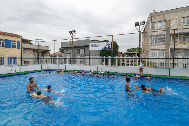 Sporla Dolu Yazlar: İzmir'de Çocuklar İçin Yüzme ve Hareket Dolu Günler