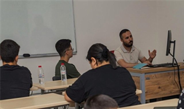 Ücretsiz Rehberlikle LGS Başarı Rotanızı Çizin: İzmir’de Sınav Destek Merkezi Yanınızda