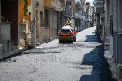 Çamdibi’nde Yollar Şahlanıyor: Kilit Taşlar Topta, Konforlu Asfalt Yolda