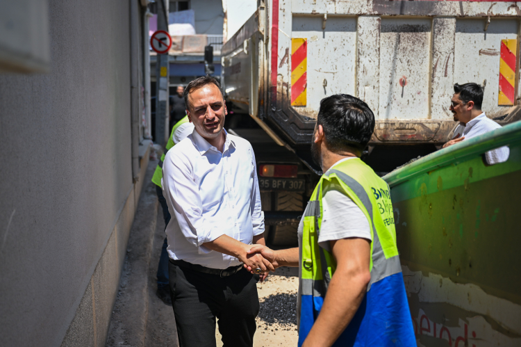 Çamdibi’nde Yollar Şahlanıyor: Kilit Taşlar Topta, Konforlu Asfalt Yolda