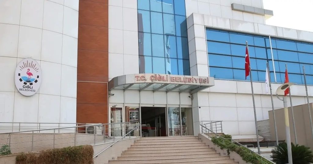 Çiğli’de Makam Aracı Saldırısı: Sessiz Şok Dakikaları ve Şüphelinin Yakalanmasıyla Sonuçlanan Olayın Perde arkası