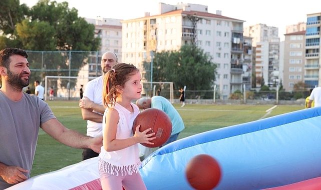 Çiğli’de Yaz Coşkusu: Mobil Şişme Oyun Alanıyla Mahallelere Neşe Yağdıran Belediye