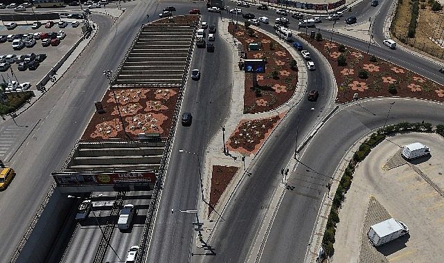 Daha Yeşil ve Modern: ESBAŞ Kavşağı Yeniden Canlandı, 4 Bin Bitkiyle Şehir Yeşiline Katkı Sağlıyor