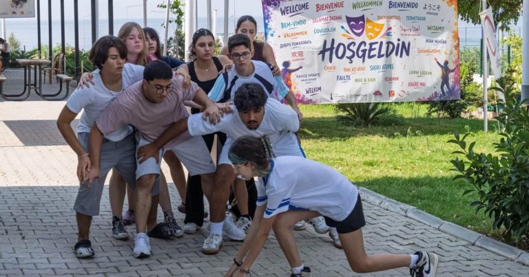 Dünya Kütüphanesi Gibi Büyüyen İzmir Uluslararası Drama Kampı: Sınırları Aşan Ortak Öyküler