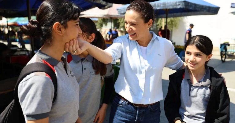 Efes Selçuk Belediyesi Kırtasiye Kartı ile Eğitime Yeni Bir Destek Akımı Başlatıyor: Aileler ve Esnaf İçin Büyük Fırsat
