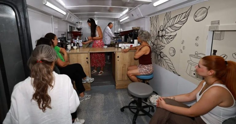 Efes Selçuk Belediyesi Kütüphanesi ve Sosyal Etkinlik Merkezi Yaz Kurslarıyla Her Yaşa İlham Veriyor: Barista’dan Robotik Kodlama’ya Uzanan Başarı Hikayesi