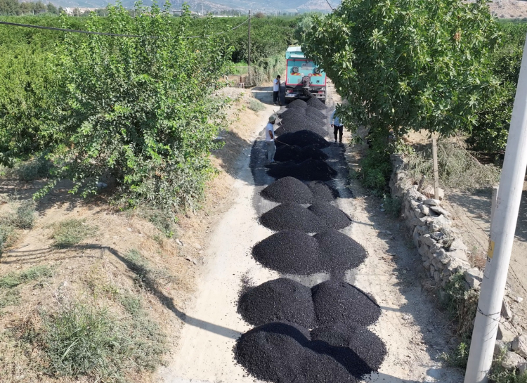 Efes Selçuk’ta 15,5 Kilometrelik Yol Hamlesi: TOKİ ve Zeytinköy’de Yenilenen Güzergâhlar Umut Veriyor