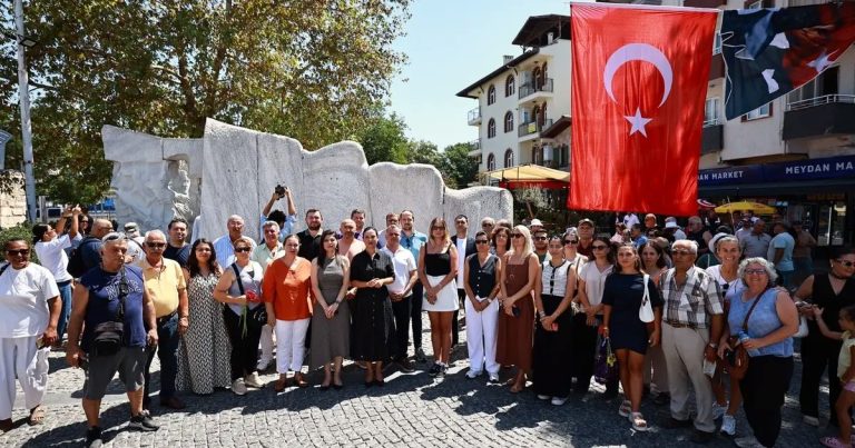 Efes Selçuk’ta Kurtuluş Yoluyla Yeniden Doğuş: 26 Ağustos Anma Programı Coşkusu