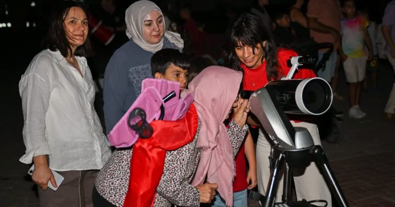 Gökyüzünü Halkın İçine Taşıyan Bilim Sohbetleri: 8500 Yıllık İzlerin Altında Evreni Anlama Zamanı