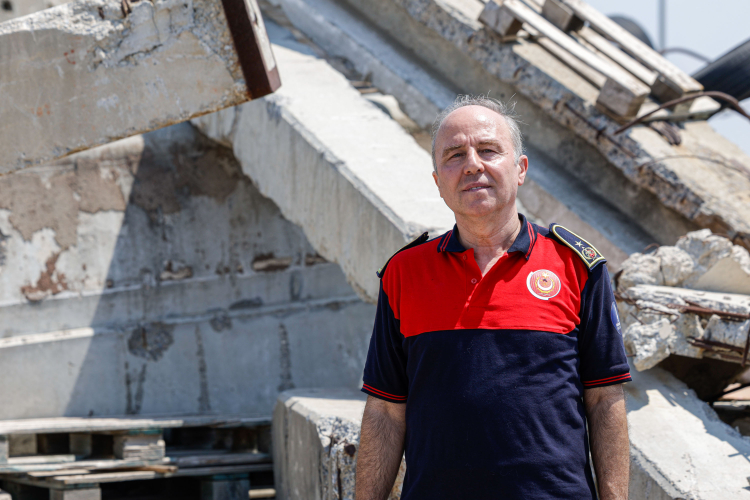 Gölcük’ten İzmir’e Sesler: Depremin İtfaiyeci Kahramanlarıyla Yüzyıllık İzleri
