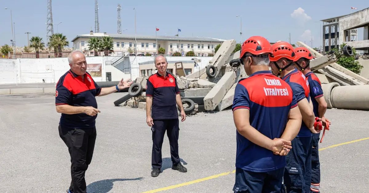 Gölcük’ten İzmir’e Sesler: Depremin İtfaiyeci Kahramanlarıyla Yüzyıllık İzleri