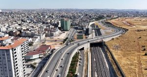 Güçlenen Ulaşım: Gaziantep’in Yollarında Gün Dönümü Şimşek Hızıyla Süren Asfalt Seferberliği