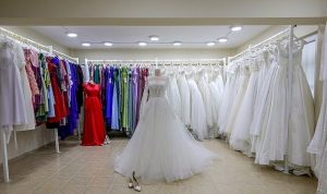 Hayatın En Mutlu Günleri İçin Bez Peşinde Değil, Umuda Yolculuk: Gelinlik ve Damatlık Evi Ile Bayraklı’da İyilik Başkadır