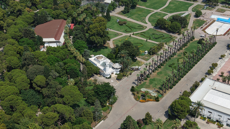 İzmir Enternasyonal Fuarı'na Hazırlıkta Kültürpark'ta Yeşil Bir Zaman