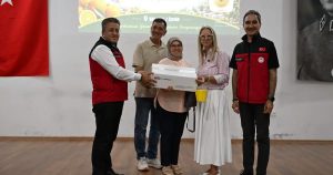 İzmir’de Biyoteknik Mücadeleyle Güvenilir Gıda İçin Yenilikçi Adımlar: Üreticilerle Sahada Doğrudan İş Birliği ve Kalıntı Riskinin Azaltılması